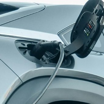 The Aposol Portable EV Charger is a versatile and convenient charging solution for electric vehicles. Designed for portability, it allows you to charge your vehicle at home or on the go—while at work, visiting friends, or during road trips.